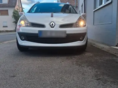 Gebraucht Renault Clio GrandTour Dynamique 101 PS (74 kW) 2009 Weiß Kombi