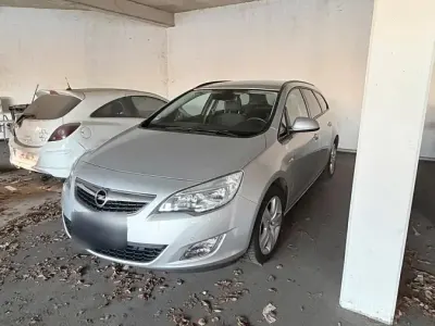 Gebraucht Opel Astra 179 PS (131 kW) 2011 Silber Kombi
