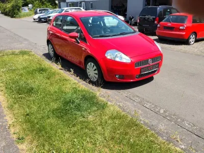Gebraucht Fiat Grande Punto Dynamic 95 PS (69 kW) 2009 Rot Kleinwagen