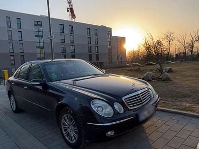 Usata Mercedes E240 177 CV (130 kW) 2003 Blu Berlina