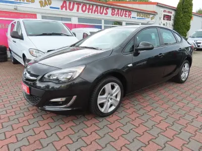 Gebraucht Opel Astra 131 PS (96 kW) 2012 Schwarz Limousine