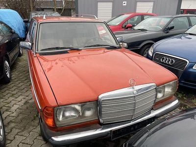 Usata Mercedes 240 72 CV (52 kW) 1979 Arancione Station wagon