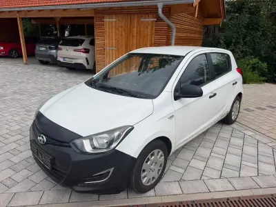 Gebraucht Hyundai i20 Classic 86 PS (63 kW) 2013 Weiß Kleinwagen
