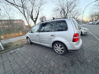 Grau Gebraucht 2005 VW Touran Van / Kleinbus | 2.300 € (Fairer Preis)