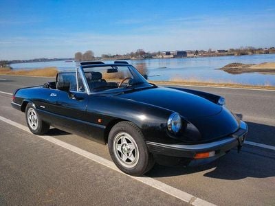 Gebraucht Alfa Romeo Spider 128 PS (94 kW) 1987 Schwarz Cabrio