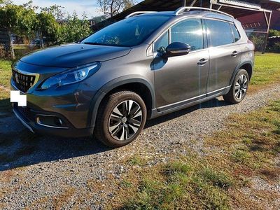 Grau Gebraucht 2019 Peugeot 2008 Allure SUV | 12.600 € (Guter Preis)