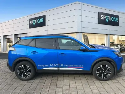 Gebraucht Peugeot e-2008 Allure 100 kW (136 PS) 2021 Blau SUV