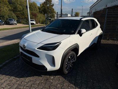 Neu Toyota Yaris Cross 131 PS (96 kW) 2025 040 schneeweiß SUV