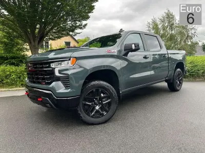 Neu Chevrolet Silverado LT 426 PS (313 kW) 2026 Cypress grey SUV
