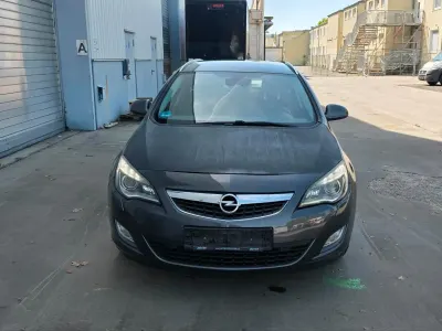 Gebraucht Opel Astra 140 PS (102 kW) 2011 Grau Kombi