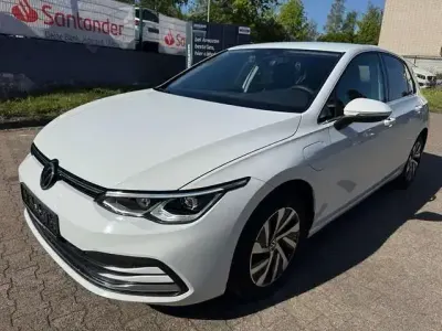 Gebraucht VW Golf VIII Style 150 PS (110 kW) 2020 Pure white Kleinwagen