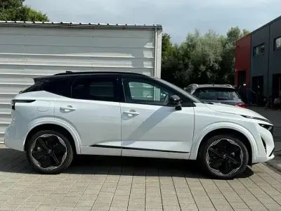 Neu Nissan Qashqai 158 PS (116 kW) 2025 Pearl white / schwarzes dach pearl white / schwarzes dach SUV