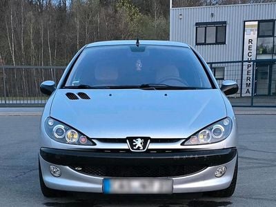 Gebraucht Peugeot 206 109 PS (80 kW) 2003 Silber Coupé