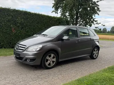 Gebraucht Mercedes B180 109 PS (80 kW) 2009 Grau Van / Kleinbus