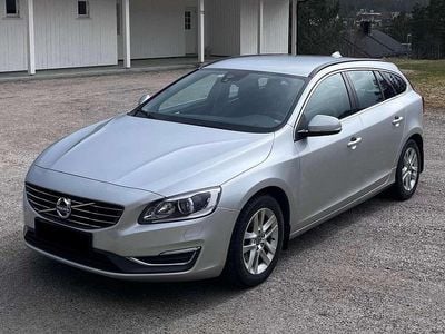 Gebraucht Volvo V60 Momentum 181 PS (133 kW) 2015 Grau Kombi