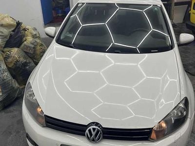 Gebraucht VW Golf VI 90 PS (66 kW) 2010 Weiß Kleinwagen