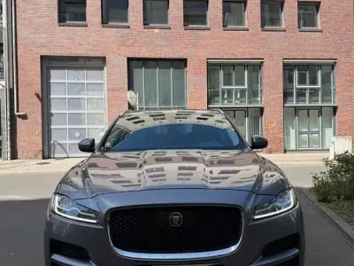 Gebraucht Jaguar F-Pace Pure 179 PS (131 kW) 2019 Grau SUV