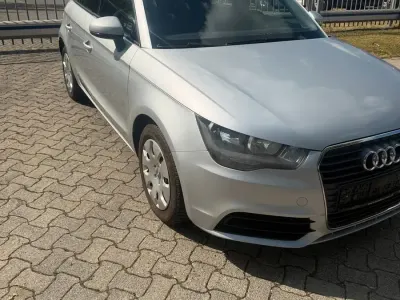 Gebraucht Audi A1 Sportback Ambition 90 PS (66 kW) 2012 Silber Kleinwagen