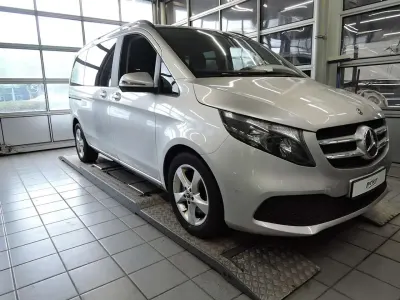Używany Mercedes V220