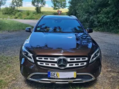Gebraucht Mercedes GLA180 122 PS (89 kW) 2017 Braun SUV