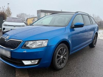 Blau Gebraucht 2015 Skoda Octavia Kombi | 3.800 €