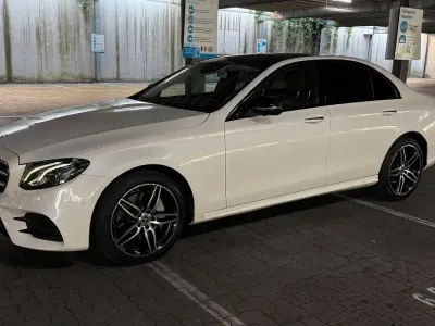 Gebraucht Mercedes E220 AMG line 195 PS (143 kW) 2017 Andere farben Limousine
