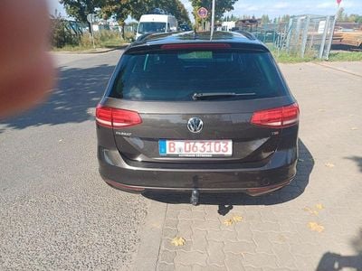 Gebraucht VW Passat Comfortline 150 PS (110 kW) 2018 Braun Kombi