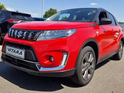 Gebraucht Suzuki Vitara Comfort 129 PS (94 kW) 2022 Bright red SUV