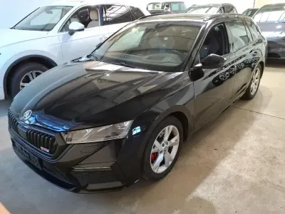 Używany Skoda Octavia RS 200 KM (147 kW) 2022 Czarny Sedan/Limuzyna
