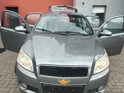 Usado Chevrolet Aveo 105 HP (77 kW) 2009 Prateado Citadino