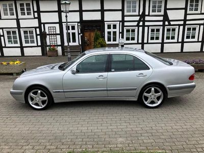 Gebraucht Mercedes E240 Classic 170 PS (125 kW) 2000 Silber Limousine