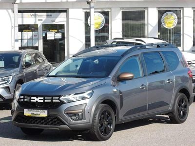 Dolomit grau (metallic) Gebraucht 2024 Dacia Jogger Extreme Van / Kleinbus | 20.420 € (Fairer Preis)