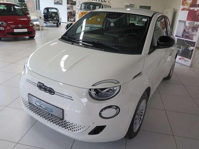 Ice weiß Neu 2025 Fiat 500e Red Limousine | 26.990 €