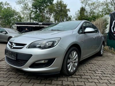 Silber Gebraucht 2013 Opel Astra Limousine | 7.990 € (Fairer Preis)