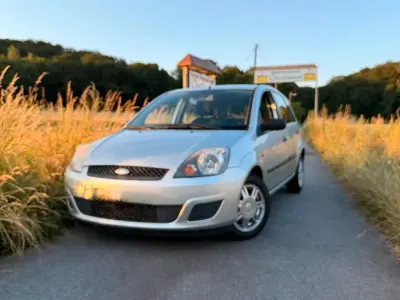 Gebraucht Ford Fiesta 60 PS (44 kW) 2007 Silber Kleinwagen