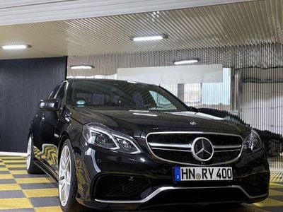 Schwarz Gebraucht 2015 Mercedes E400 Avantgarde Limousine | 20.000 €