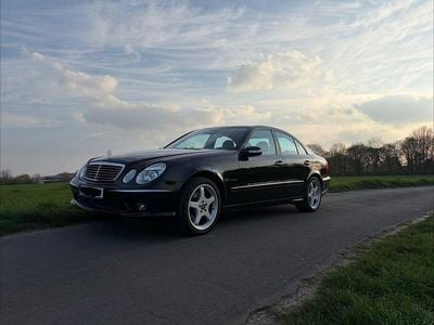Usata Mercedes E500 AMG 306 CV (225 kW) 2005 Nero Berlina