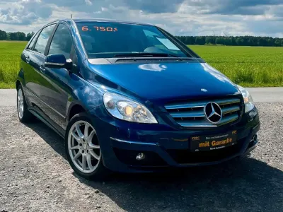 Gebraucht Mercedes B180 Sport 136 PS (100 kW) 2011 Blau Van / Kleinbus