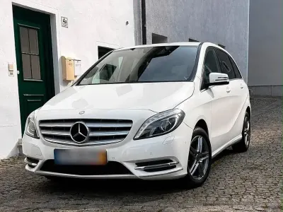 Gebraucht Mercedes B180 122 PS (89 kW) 2014 Weiß Kleinwagen