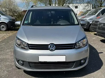 Gebraucht VW Touran Trendline 105 PS (77 kW) 2014 Silber Van / Kleinbus