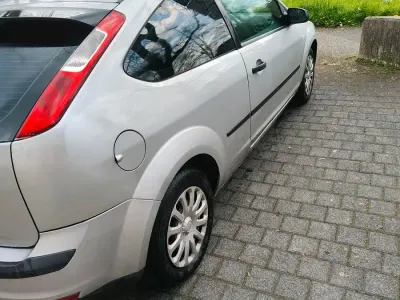 Gebraucht Ford Focus 101 PS (74 kW) 2006 Silber Kleinwagen
