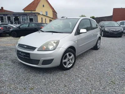 Gebraucht Ford Fiesta Style 80 PS (58 kW) 2008 Silber Kleinwagen