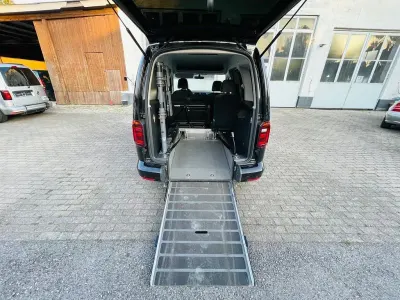 Gebraucht VW Caddy Highline 125 PS (91 kW) 2016 Schwarz Van / Kleinbus