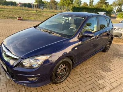 Gebraucht Hyundai i30 Classic 109 PS (80 kW) 2010 Blau Limousine