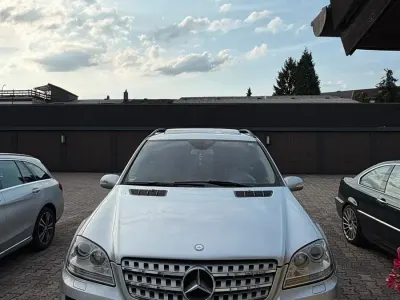 Gebraucht Mercedes ML420 306 PS (225 kW) 2009 Silber SUV