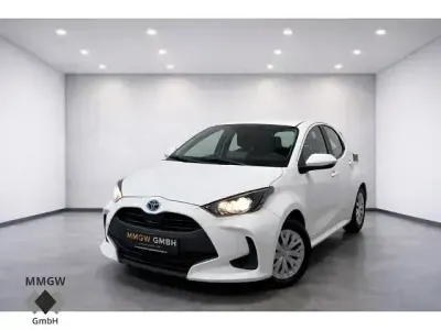 Begagnad Toyota Yaris Hybrid Business Edition 116 HK (85 kW) 2022 Vit Halvkombi
