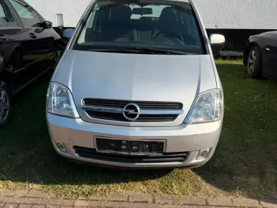 Gebraucht Opel Astra 63 PS (46 kW) 2005 Silber Limousine
