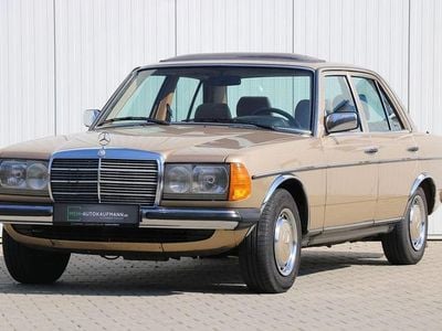 Second-hand Mercedes E230 136 CP (100 kW) 1984 Auriu Berlinǎ