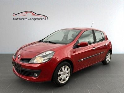 Rot Gebraucht 2007 Renault Clio III Dynamique Limousine | 5.499 € (Etwas zu teuer)