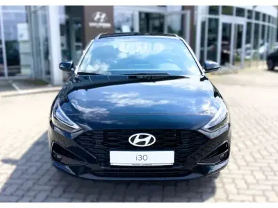 Neu Hyundai i30 Advantage 101 PS (74 kW) 2025 Schwarz Limousine
